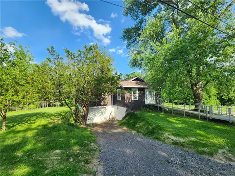 634 Scotland Ln, New Castle, PA 16101