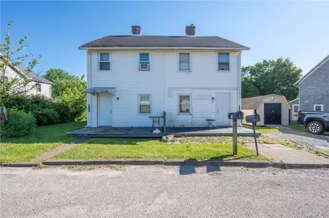 408-410 Pump Hill Pl, Mount Pleasant, PA 15666