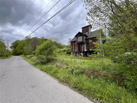 4448-4450 Hollow Rd, New Castle, PA 16101