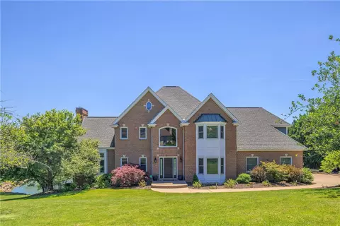 7 Hawthorne Ln, Irwin, PA 15642