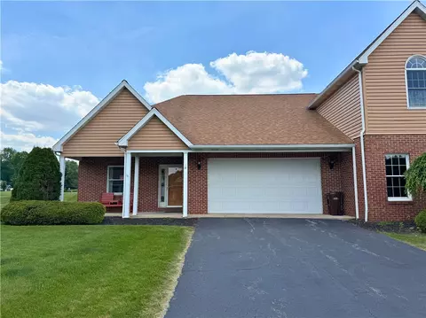 28 Manor Dr, Grove City, PA 16127
