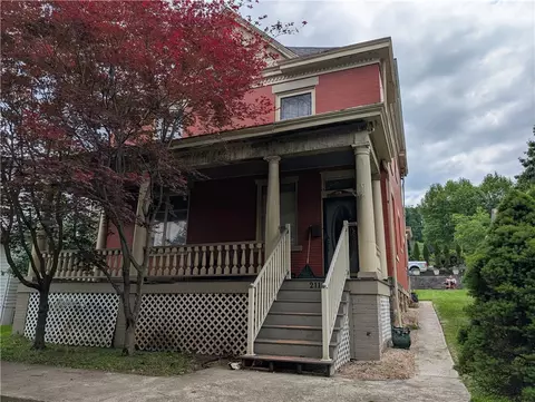 211 Wills Rd, Connellsville, PA 15425