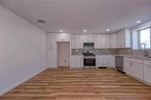 Living - 800 Jackson Ave, Monaca, PA 15061 photo 2 of 3