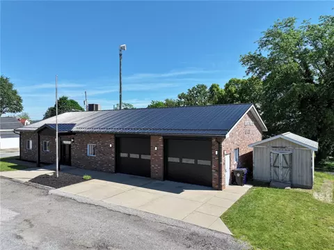 Exterior - 800 Jackson Ave, Monaca, PA 15061 photo 3 of 4