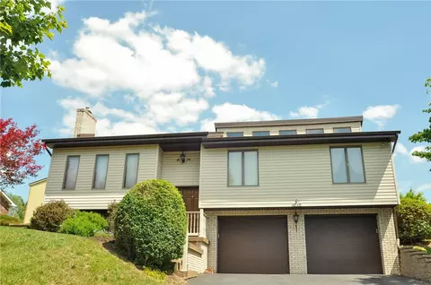 4048 Briarwood Dr, Jeanette, PA 15601