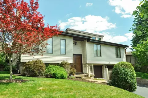 4048 Briarwood Dr, Greensburg, PA 15601