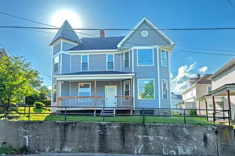 435 N Broadway St, Scottdale, PA 15683