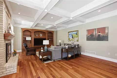 Living - 2114 N Villa Ct, Gibsonia, PA 15044 photo 2 of 5