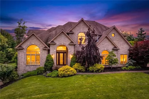 2114 N Villa Ct, Gibsonia, PA 15044