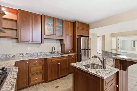 Kitchen - 2114 N Villa Ct, Gibsonia, PA 15044 photo 8 of 8