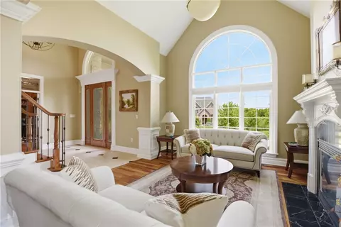 Living - 2114 N Villa Ct, Gibsonia, PA 15044 photo 1 of 5
