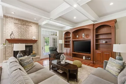 Living - 2114 N Villa Ct, Gibsonia, PA 15044 photo 3 of 5