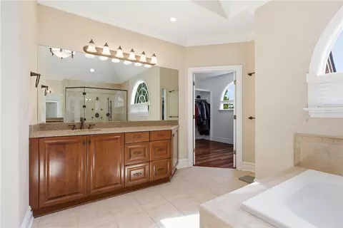 Bath - 2114 N Villa Ct, Gibsonia, PA 15044 photo 3 of 6