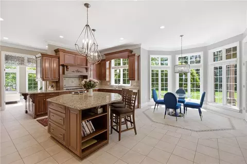Kitchen - 2114 N Villa Ct, Gibsonia, PA 15044 photo 4 of 8