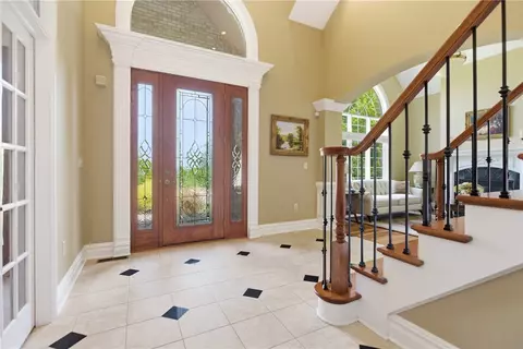 Entry Way - 2114 N Villa Ct, Gibsonia, PA 15044 photo 1 of 6
