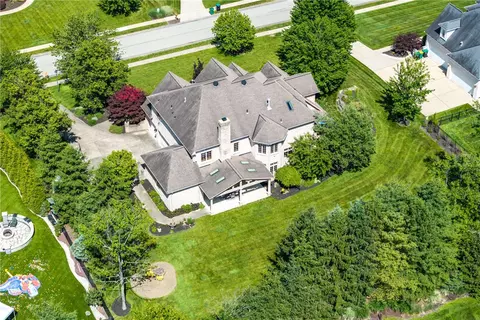View/Area - 2114 N Villa Ct, Gibsonia, PA 15044 photo 2 of 3