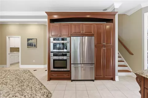 Kitchen - 2114 N Villa Ct, Gibsonia, PA 15044 photo 7 of 8