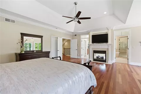 Bedroom - 2114 N Villa Ct, Gibsonia, PA 15044 photo 2 of 4