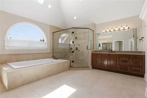 Bath - 2114 N Villa Ct, Gibsonia, PA 15044 photo 2 of 6
