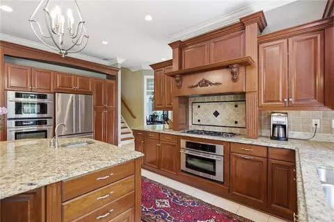 Kitchen - 2114 N Villa Ct, Gibsonia, PA 15044 photo 6 of 8