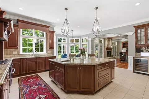 Kitchen - 2114 N Villa Ct, Gibsonia, PA 15044 photo 2 of 8