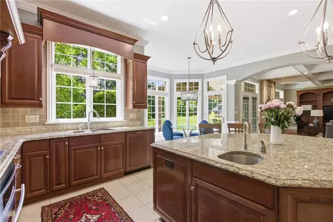 Kitchen - 2114 N Villa Ct, Gibsonia, PA 15044 photo 3 of 8