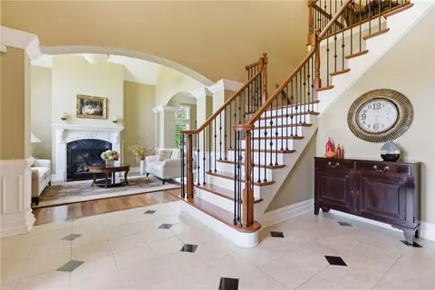 Entry Way - 2114 N Villa Ct, Gibsonia, PA 15044 photo 3 of 6