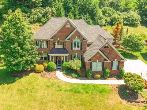 1801 Constitution Blvd, Valencia, PA 16059