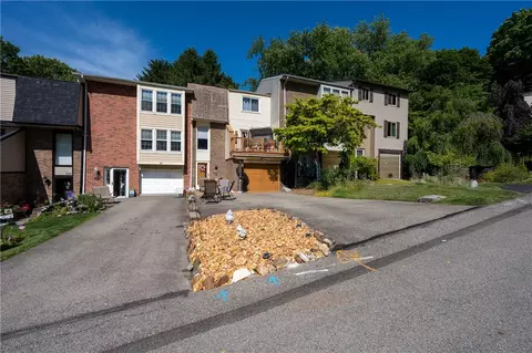 308 Shadow Wood Ct, Trafford, PA 15085