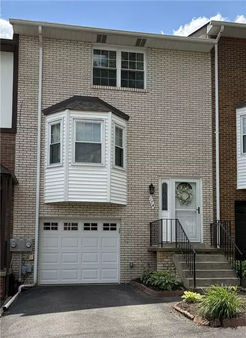 174 Woodstone Ln, New Kensington, PA 15068
