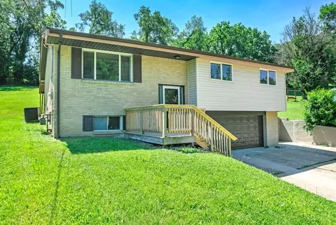 254 Twin Bridges Rd, Charleroi, PA 15022