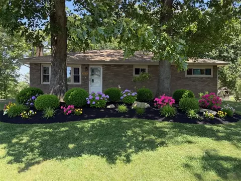 121 Kemar Dr, Butler, PA 16002