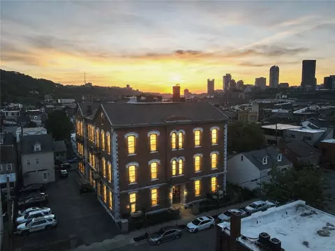 120 S 15th St #202, Pittsburgh, PA 15203