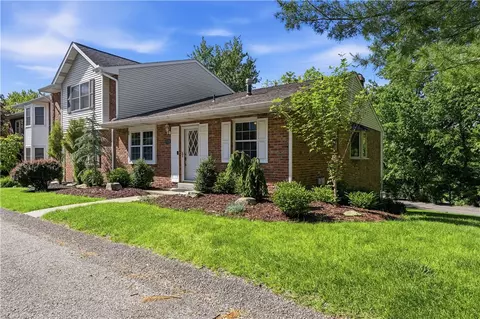 1328 Quail Run Cir, Bethel Park, PA 15102