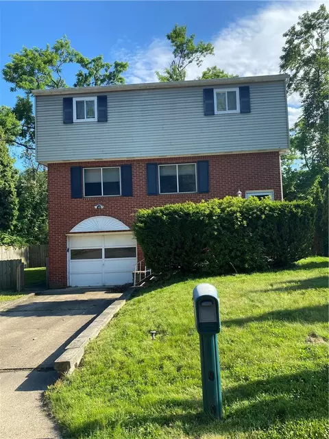 247 Golden Gate Dr, Verona, PA 15147