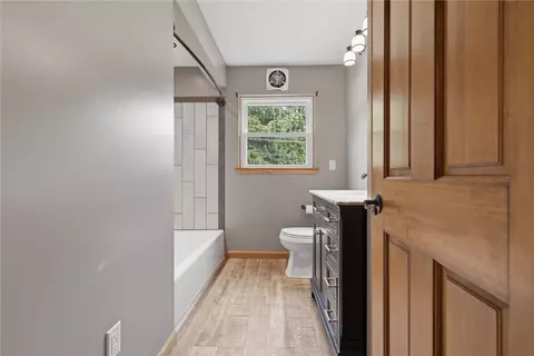 Entry Way - 2659 River Rd, Vandergrift, PA 15690 photo 1 of 2