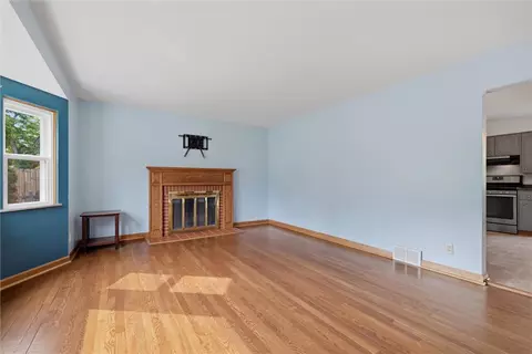 Living - 2659 River Rd, Vandergrift, PA 15690 photo 1 of 2
