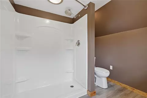 Bath - 2659 River Rd, Vandergrift, PA 15690 photo 3 of 5