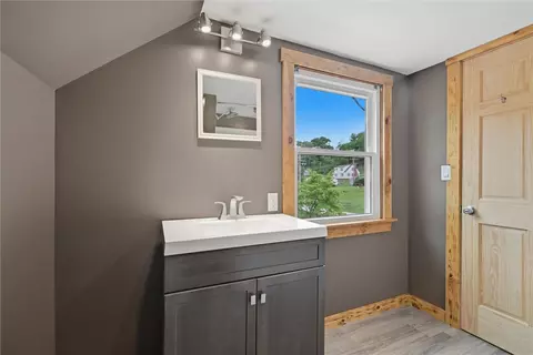 Bath - 2659 River Rd, Vandergrift, PA 15690 photo 4 of 5