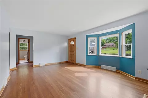 Living - 2659 River Rd, Vandergrift, PA 15690 photo 2 of 2