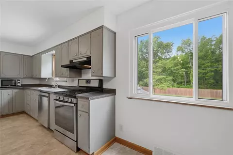Kitchen - 2659 River Rd, Vandergrift, PA 15690 photo 4 of 4