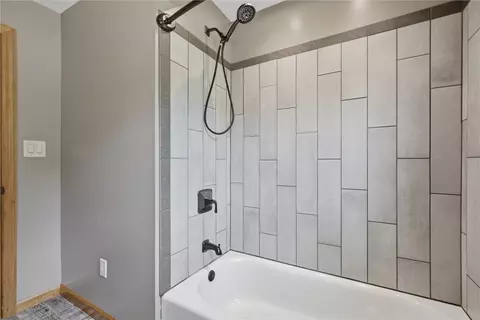 Bath - 2659 River Rd, Vandergrift, PA 15690 photo 1 of 5