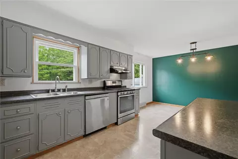 Kitchen - 2659 River Rd, Vandergrift, PA 15690 photo 2 of 4