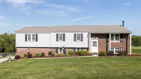 3061 Dividend Dr, Washington, PA 15301