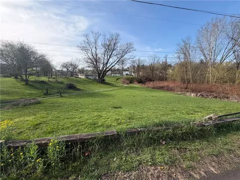 23 Hogsett Ln, Uniontown, PA 15401