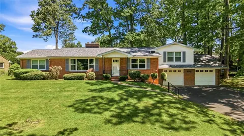 808 Fairfield Dr, Hermitage, PA 16148