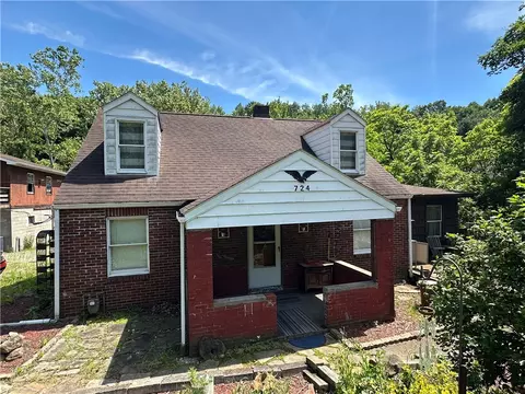 724 Long Run Rd, Mckeesport, PA 15132