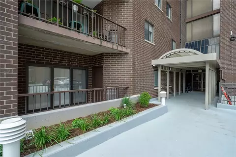 5600 Munhall Rd #201, Pittsburgh, PA 15217