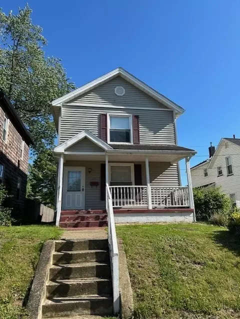 611 W Ridge Ave, Sharpsville, PA 16150