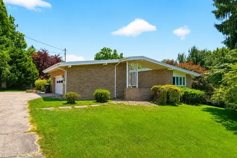 2219 Mitchell Dr, Irwin, PA 15642